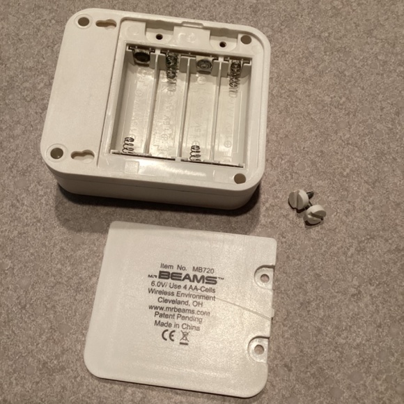 $6 Bundled * Beams MB720 Wireless Battery Powered Motion Sensing Nightlight - Picture 3 of 9